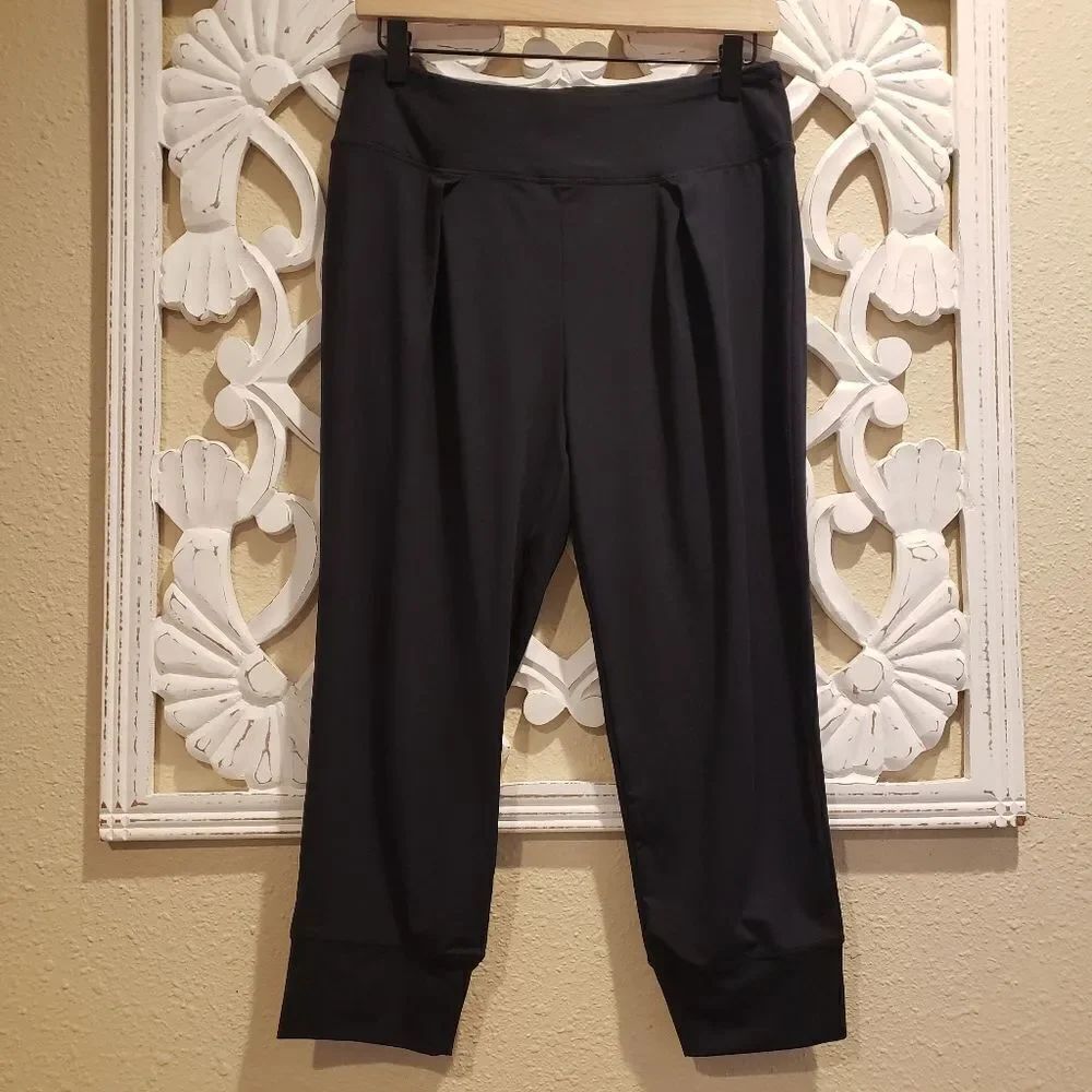 Fabletics pleated capris, size Small